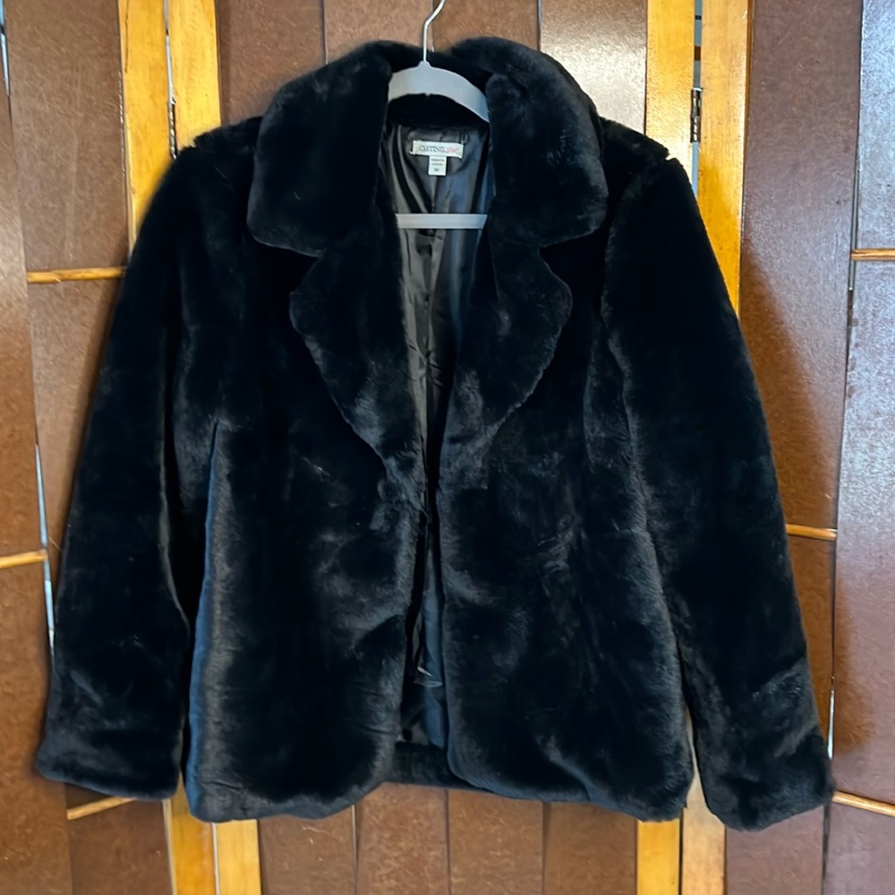 Short black faux fur jacket. Size medium.